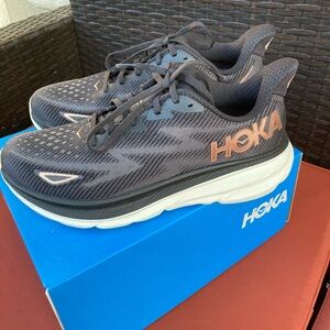 Hoka One One Woman’s Clifton 9 Athletic Shoes